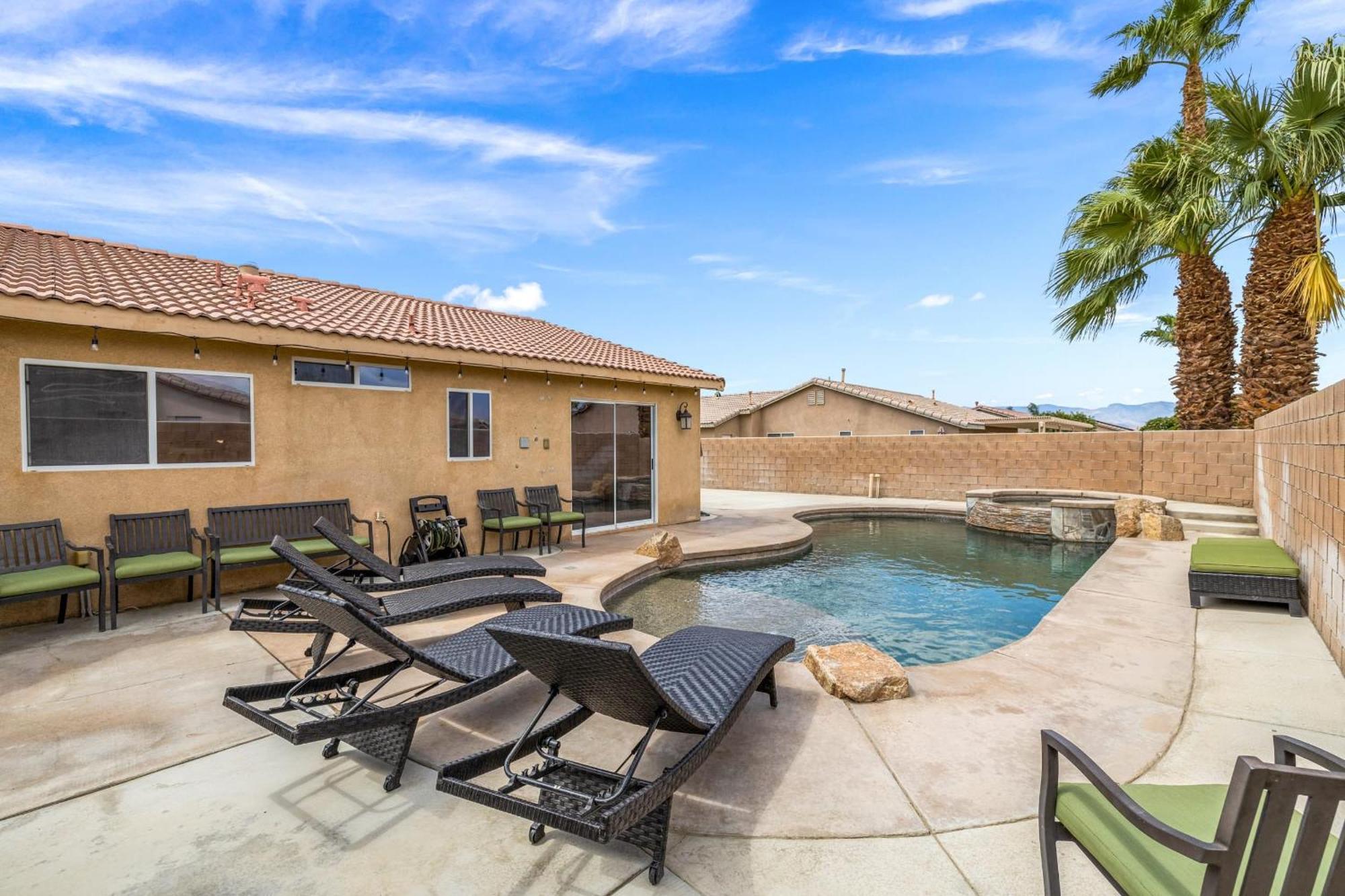 Pacifica Sur By Avantstay Pool Hot Tub Gazebo Indio Exterior photo