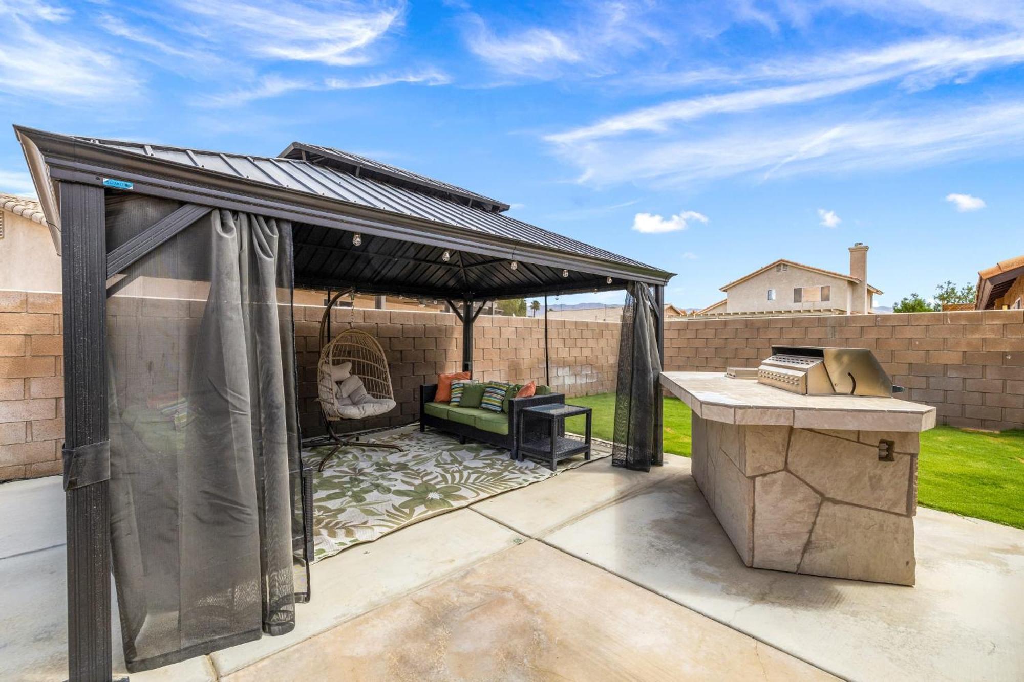 Pacifica Sur By Avantstay Pool Hot Tub Gazebo Indio Exterior photo